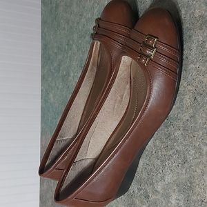 Life Stride Brown 10M Wedge Heel Round Toe Flats